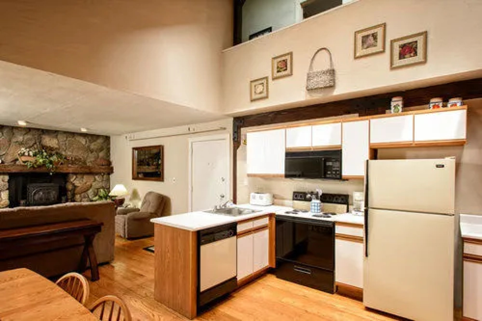 Snowy Owl Inn And Resort