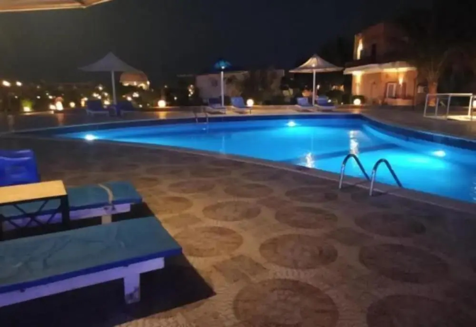 Dolphin Continental Hotel