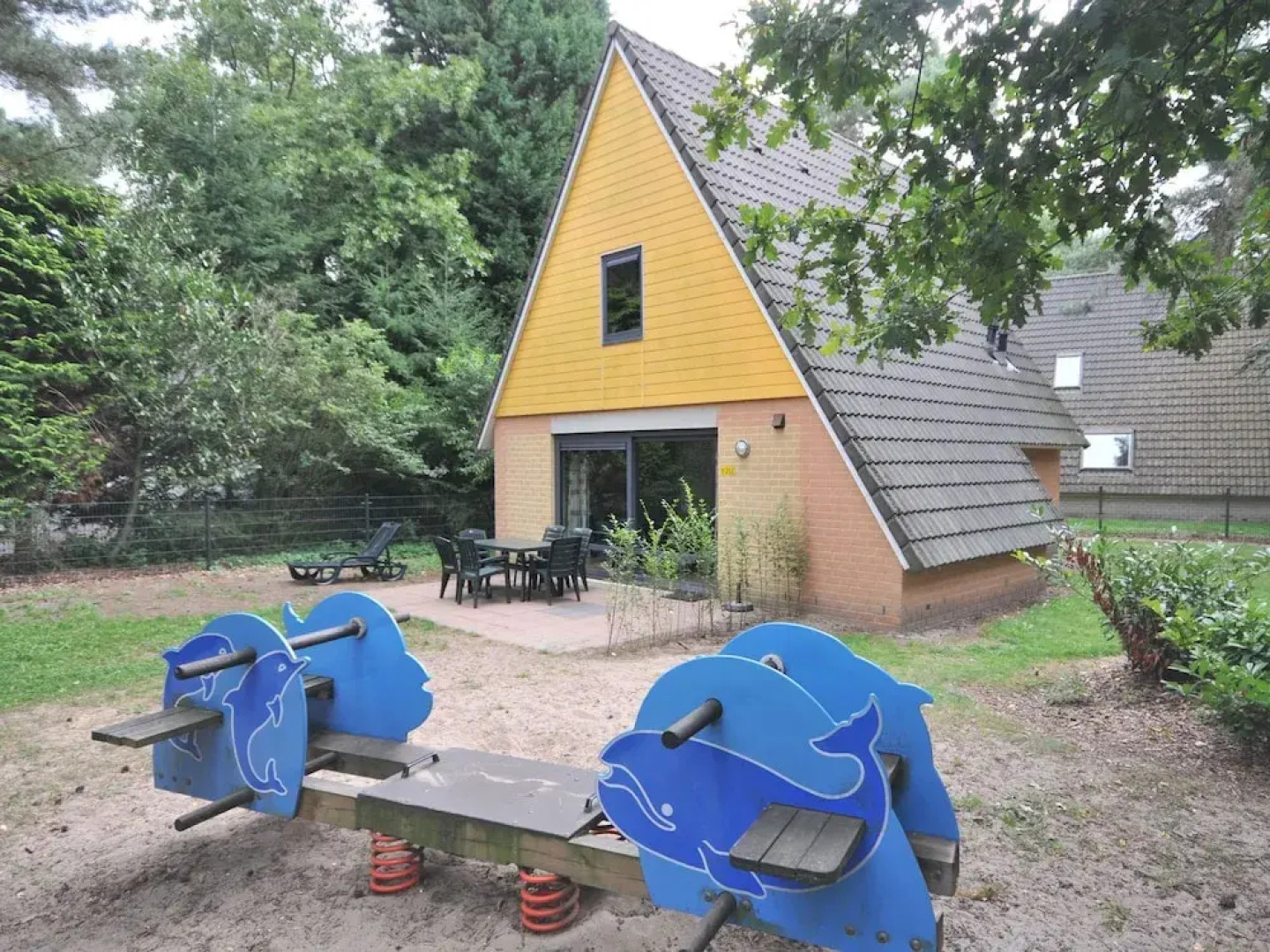 Comfortable Bungalow With Whirlpool Near the Vrachelse Heide