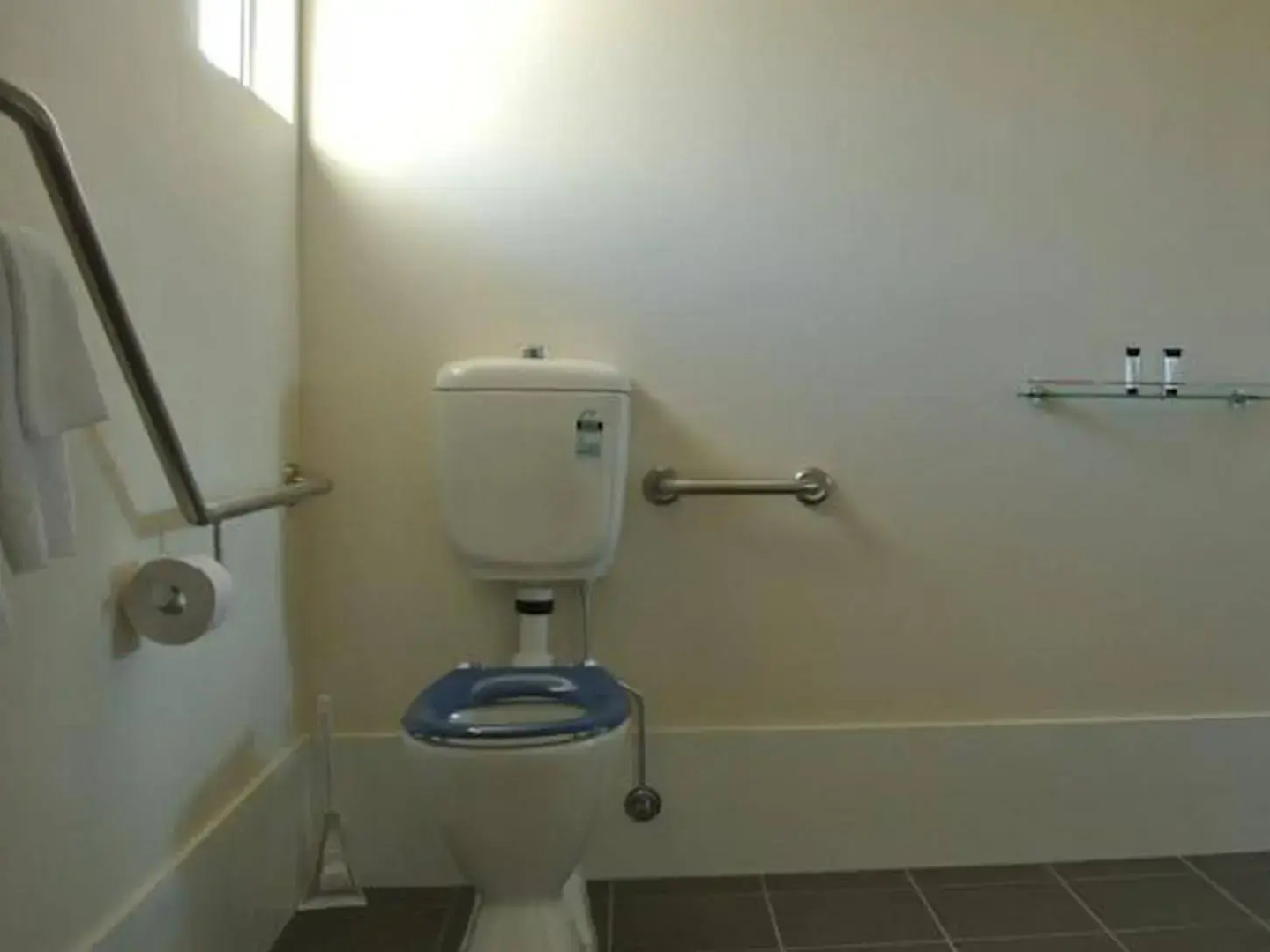 Dooleys Springsure Tavern and Motel