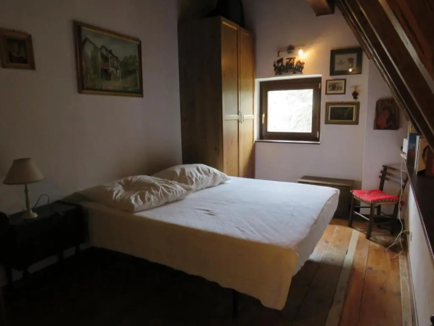 tipica baita con vista sul monte magnola