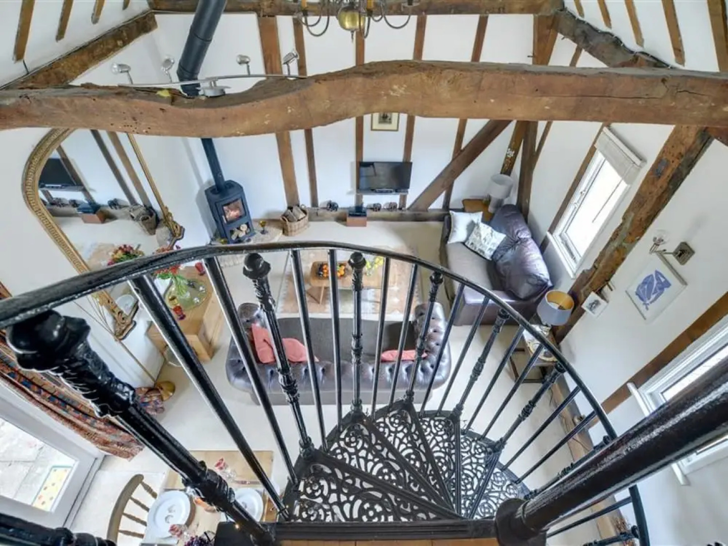 Converted Barn With Excellent Wooden Beams, High Ceiling and a Cosy Terrace