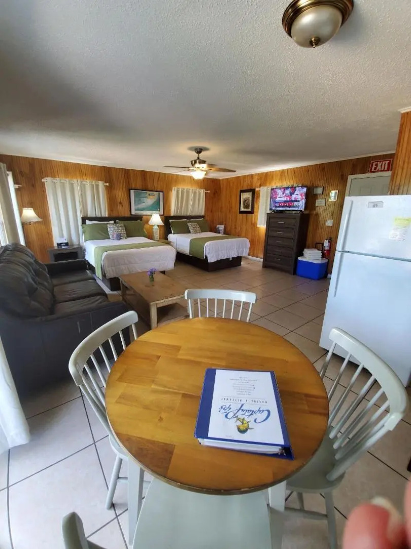 Captain Pips Marina & Hideaway