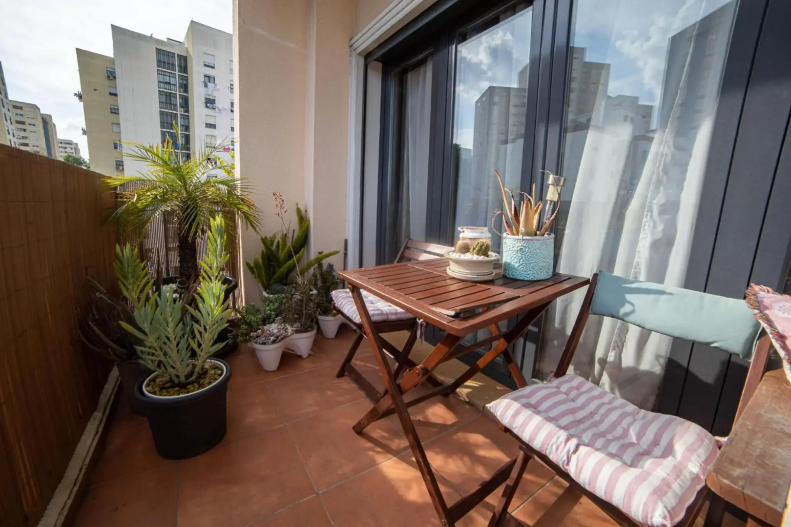 Lovely apartment near airport and Nations Park, with garage