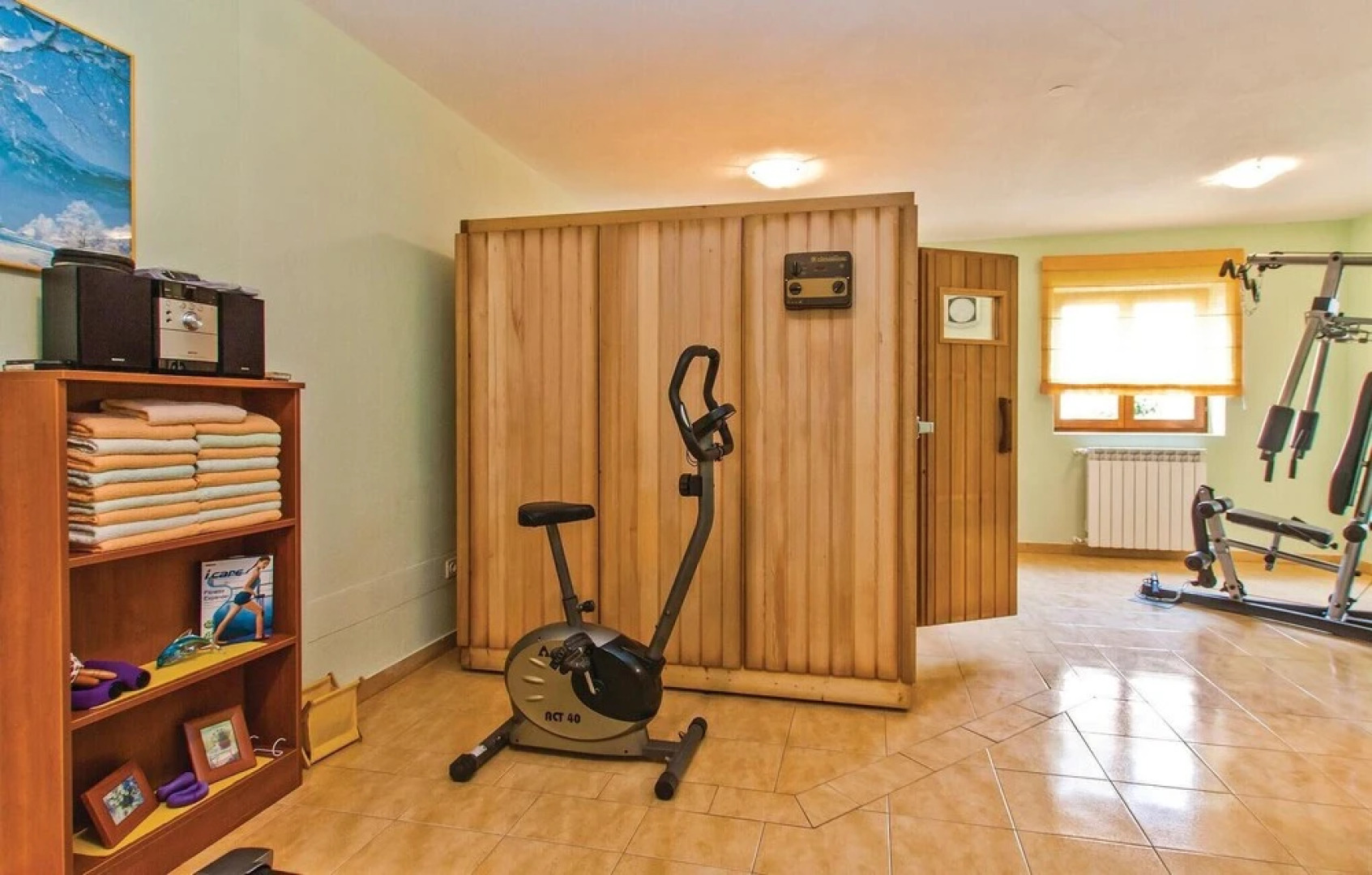 Awesome Home in Visnjan with Hot Tub, Sauna & WiFi