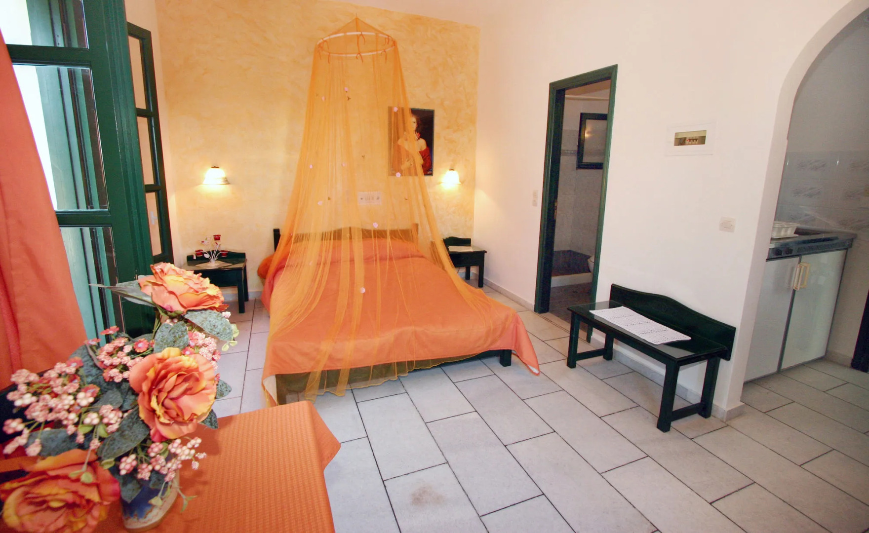 Studios Vrettos Beachfront Hotel