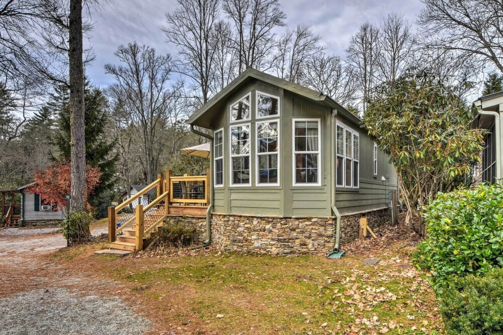 'the Cubs Den' Woodsy Highlands Home: Hike & Ski!