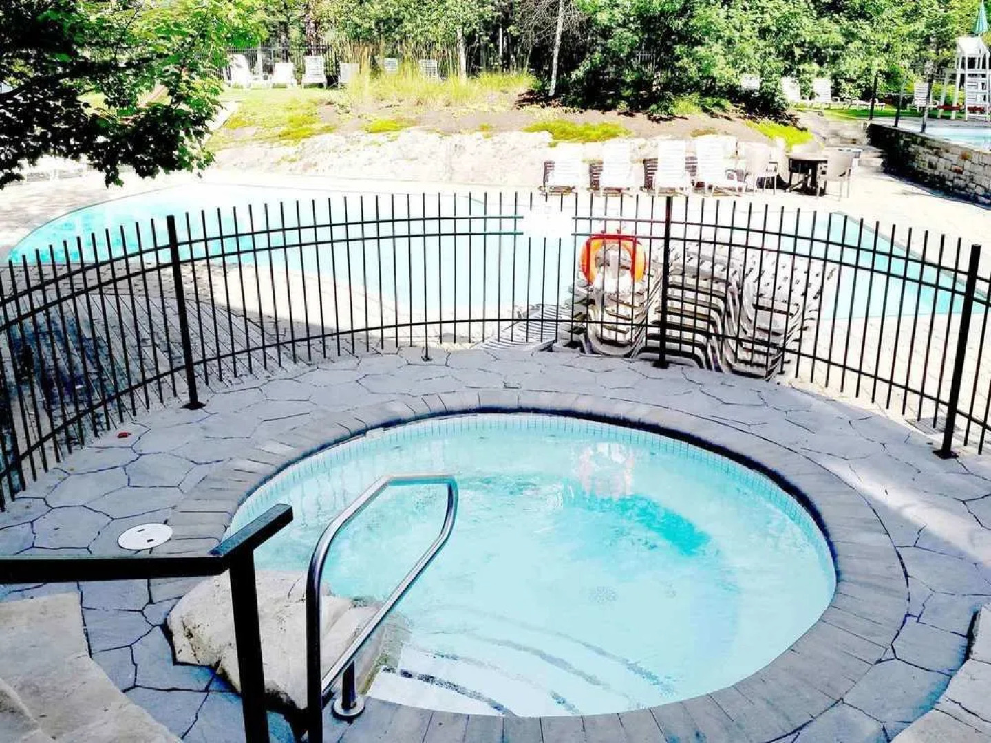 Tremblant les Eaux by Location ADP Tremblant