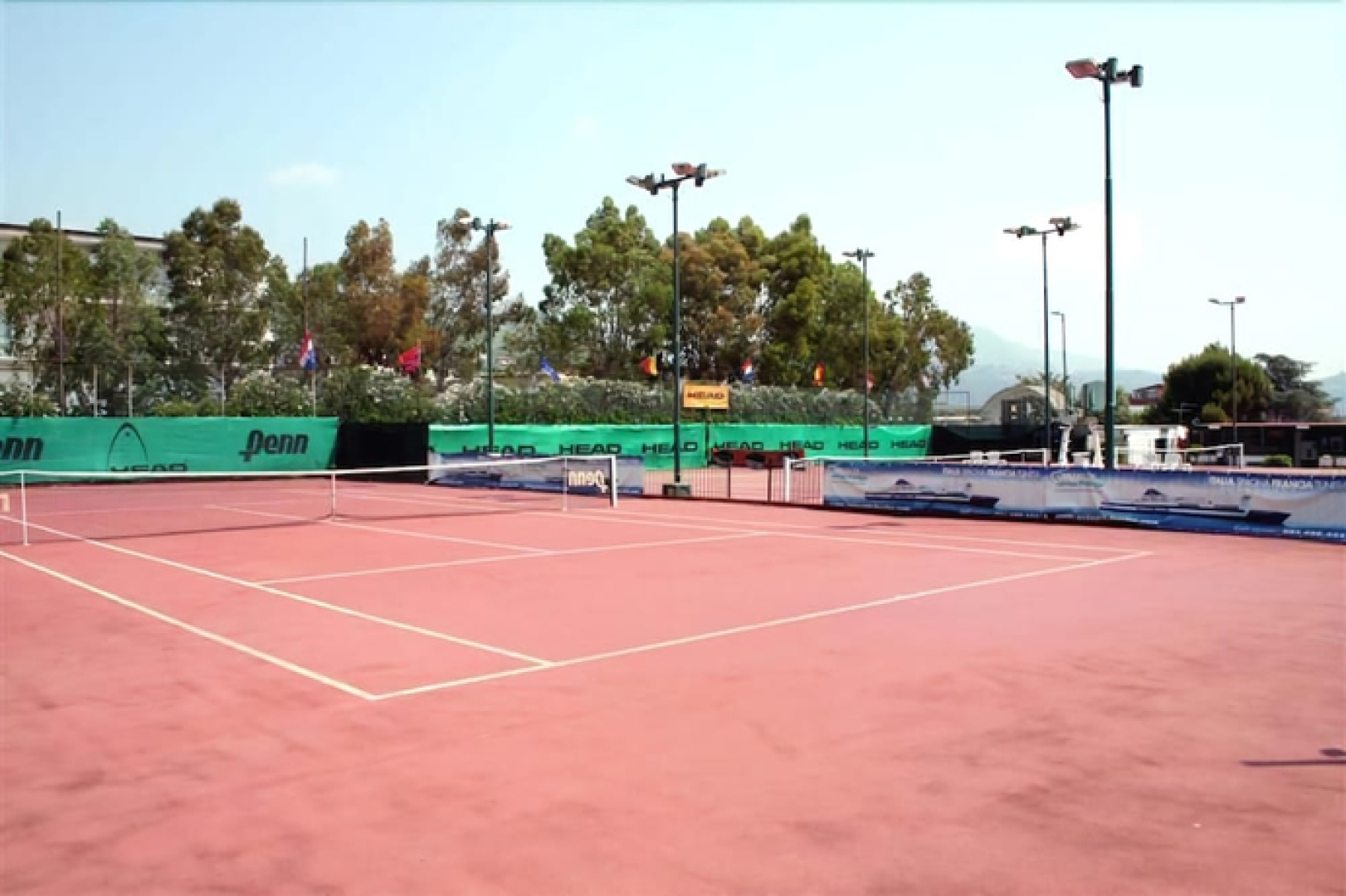 Tennis Hotel