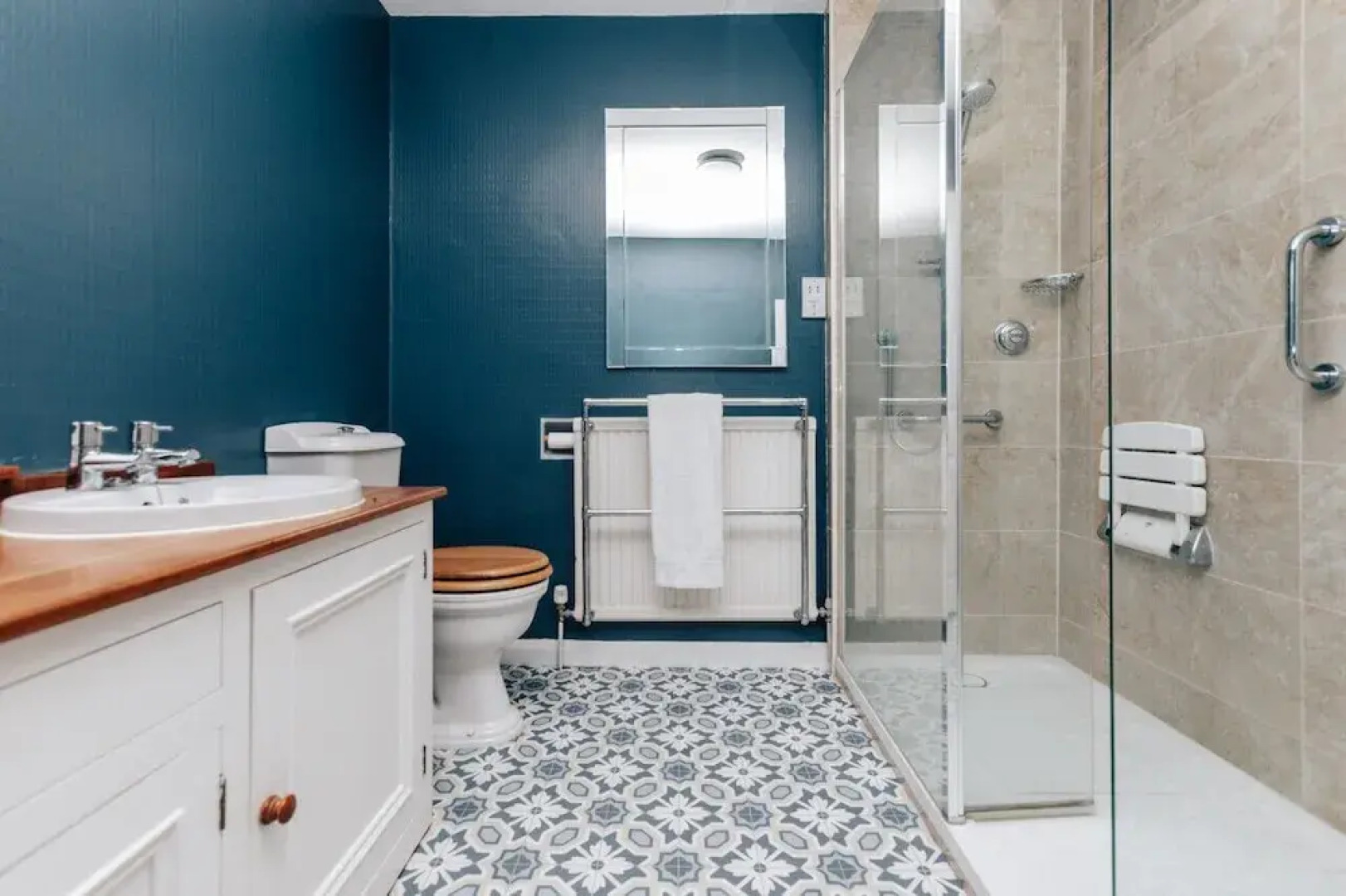 Montpellier House Centrally Located Large Garden - From 300 Per Night