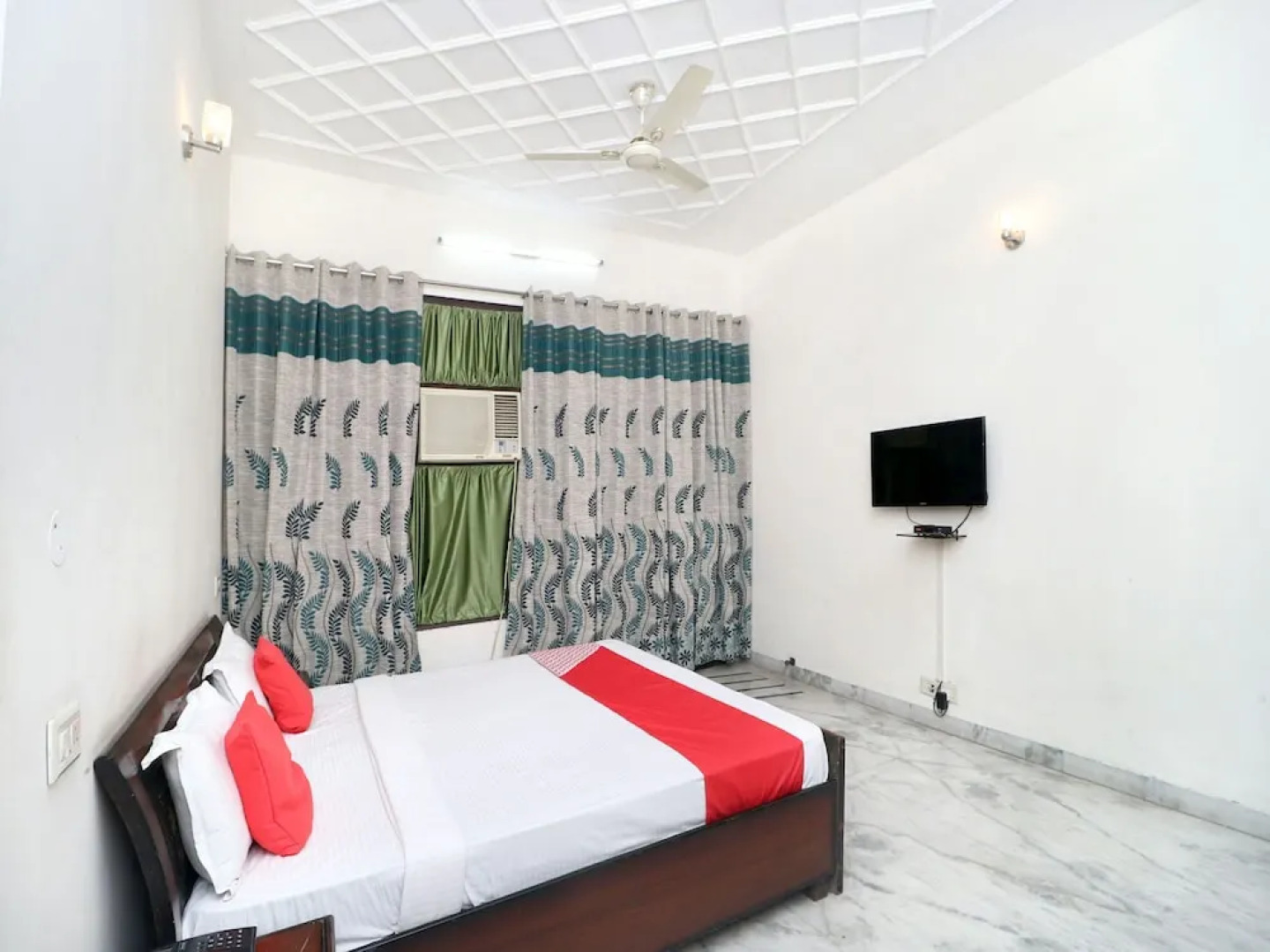 OYO 15728 The Shradha Guest House
