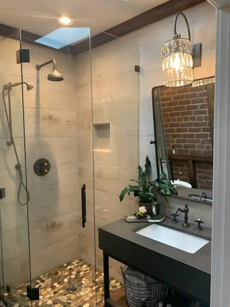 Boyd Harvey Main House And Carriage House 4 Bedroom Home by RedAwning