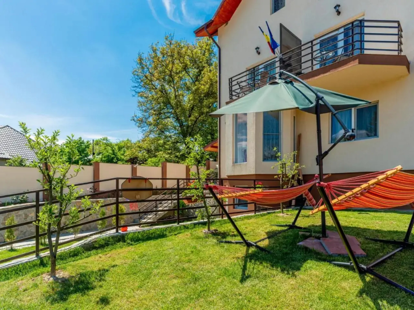 Pensiunile Casuta cu Trandafiri 1