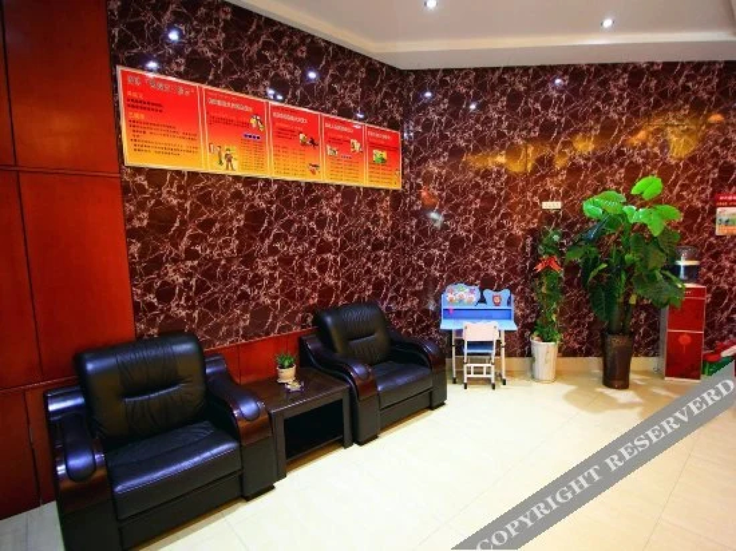 Yahong Business Hotel