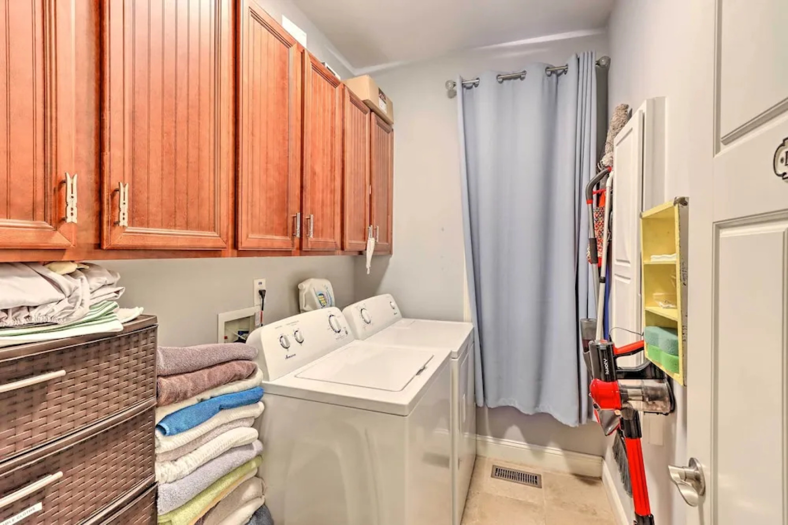 Lake Access: Waleska House w/ Floating Dock!