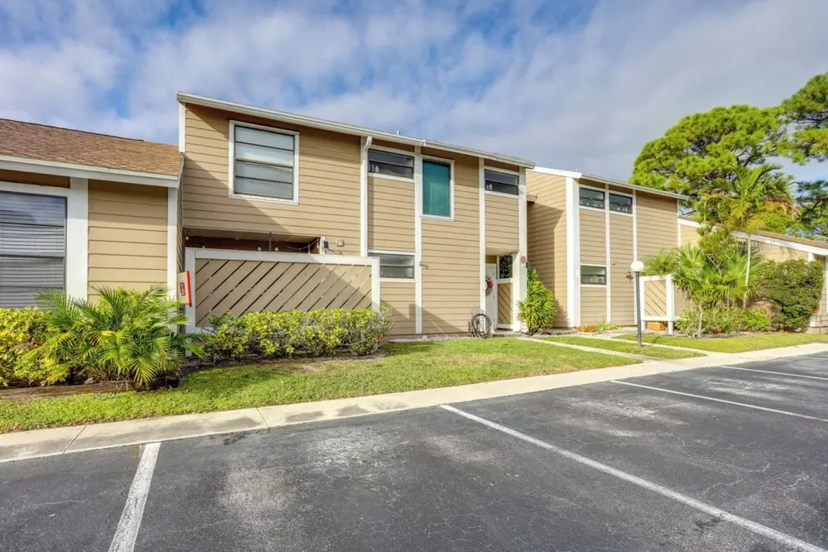 5 Mi to Beach: Jupiter Townhome w/ Pool Access