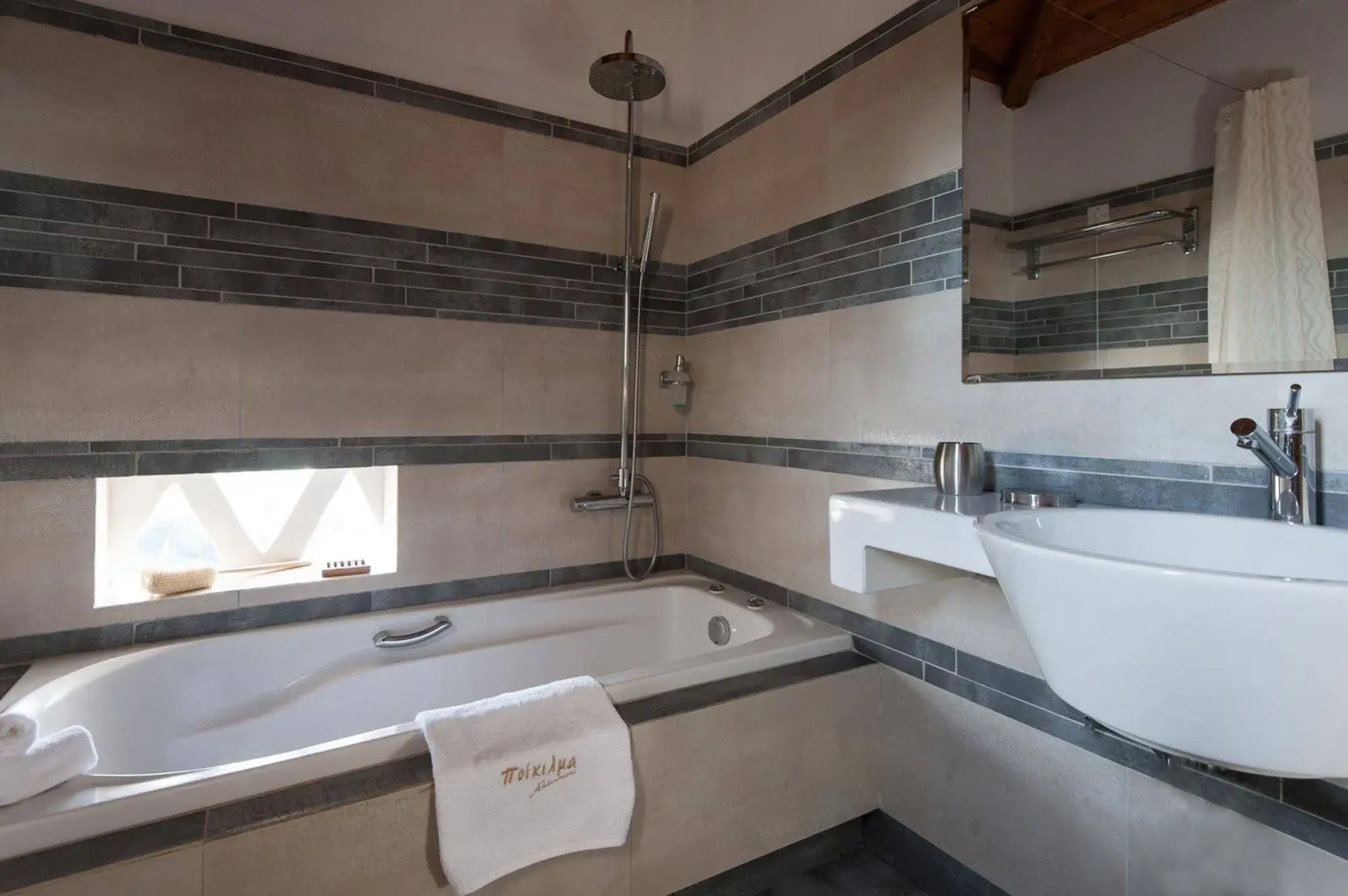 Poikilma Alonissos Villas