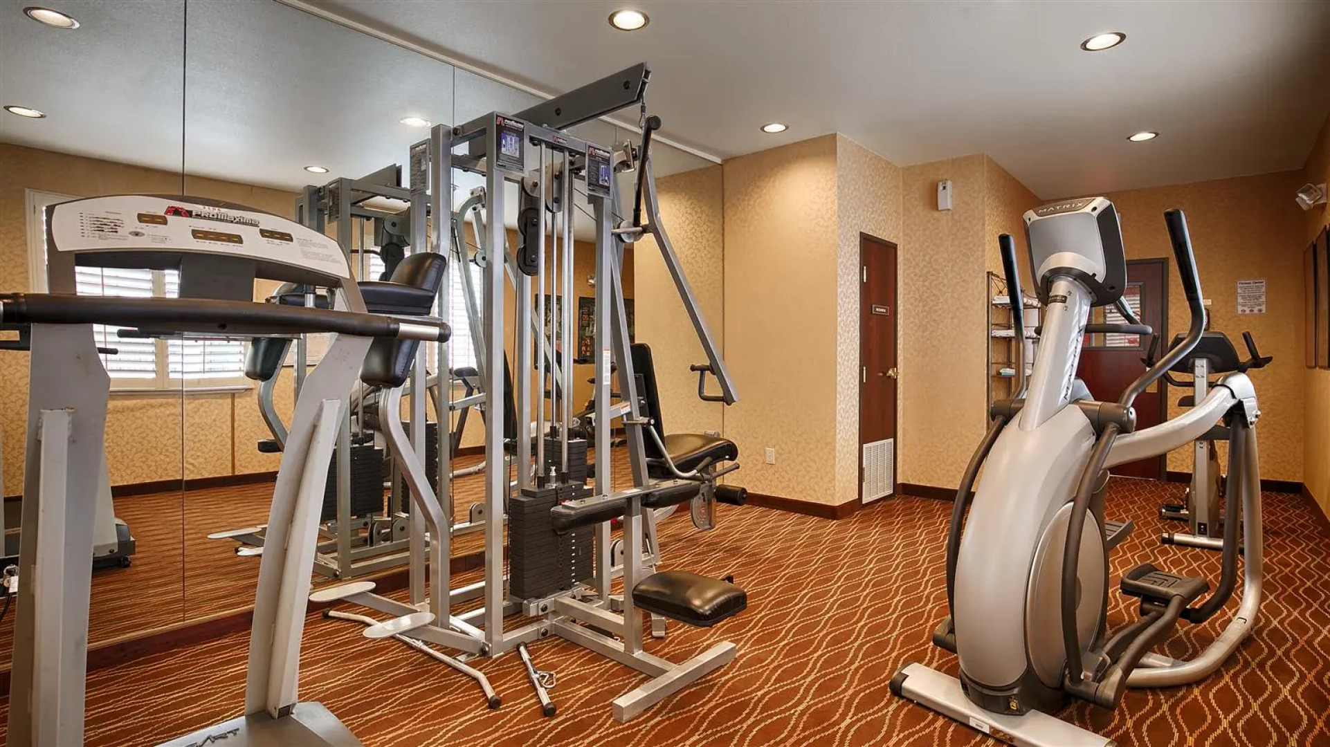 Best Western Plus Crown Colony Inn & Suites