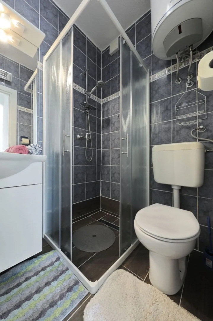 Apartment Djurdja - 20 m from beach : A2 Luka Murter, Island Murter