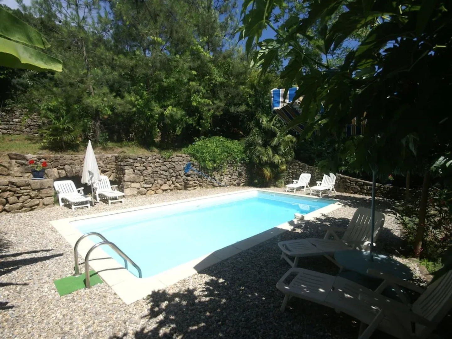 Beautiful House on Hilltop With Private Pool and a River 800 Meters Away