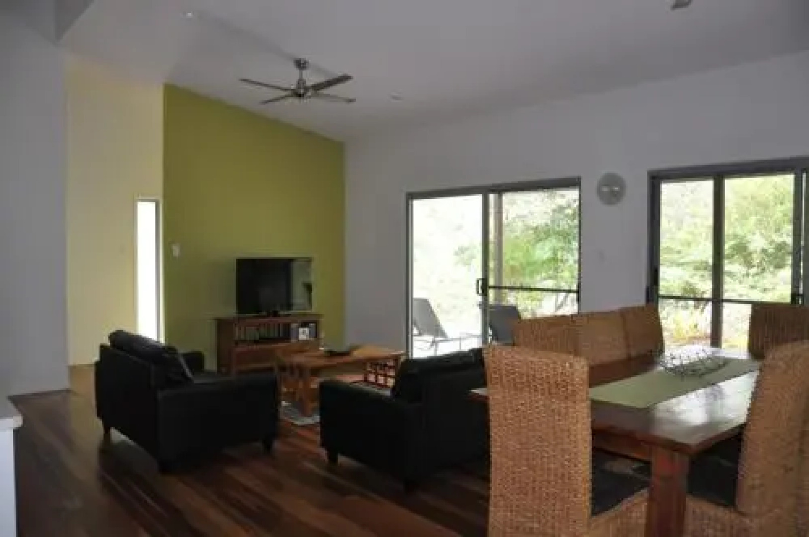 24 Esprit Drive Beach Home With Open Plan Living And Walking Distance To Beach