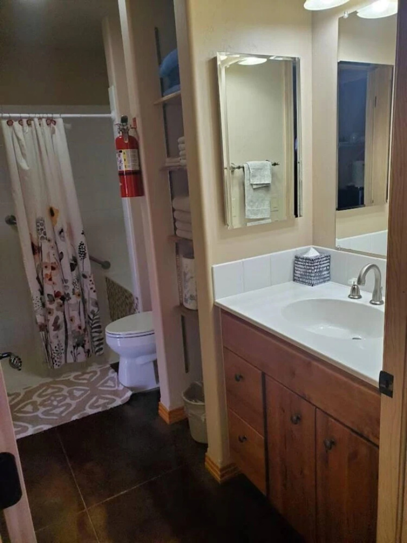 Aunt Bea's Serenity in the Heart of Town