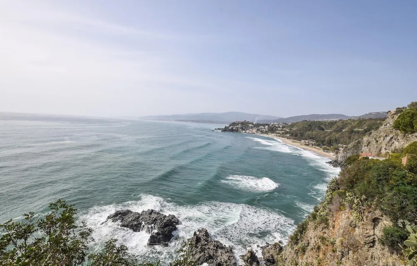 Stunning Home in Motta San Giovanni With Wifi and 4 Bedrooms