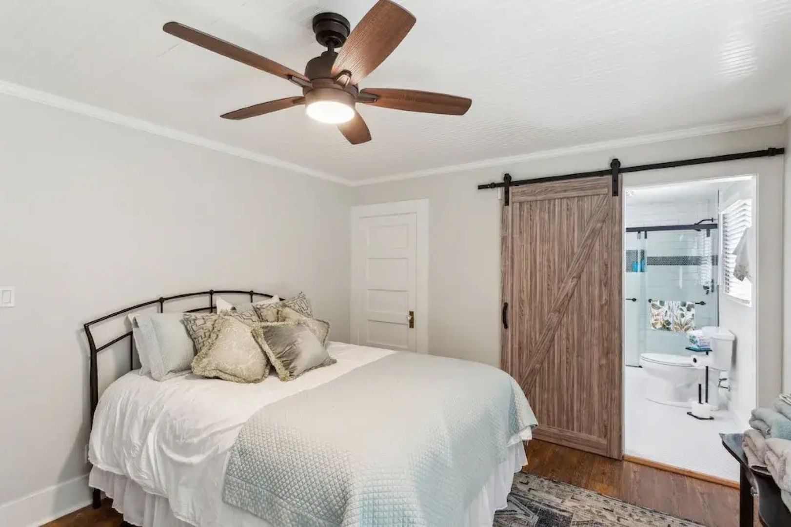 Charming Downtown Mccloud Retreat 2 Bedroom Home