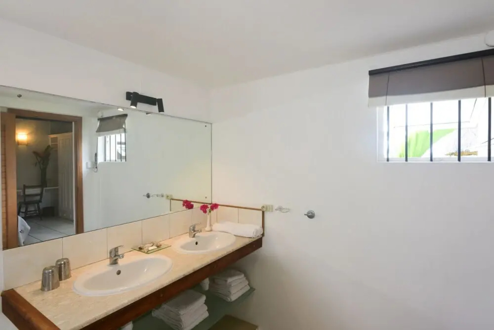 Veloutier Blanc Beachfront Villa by StayMauritius