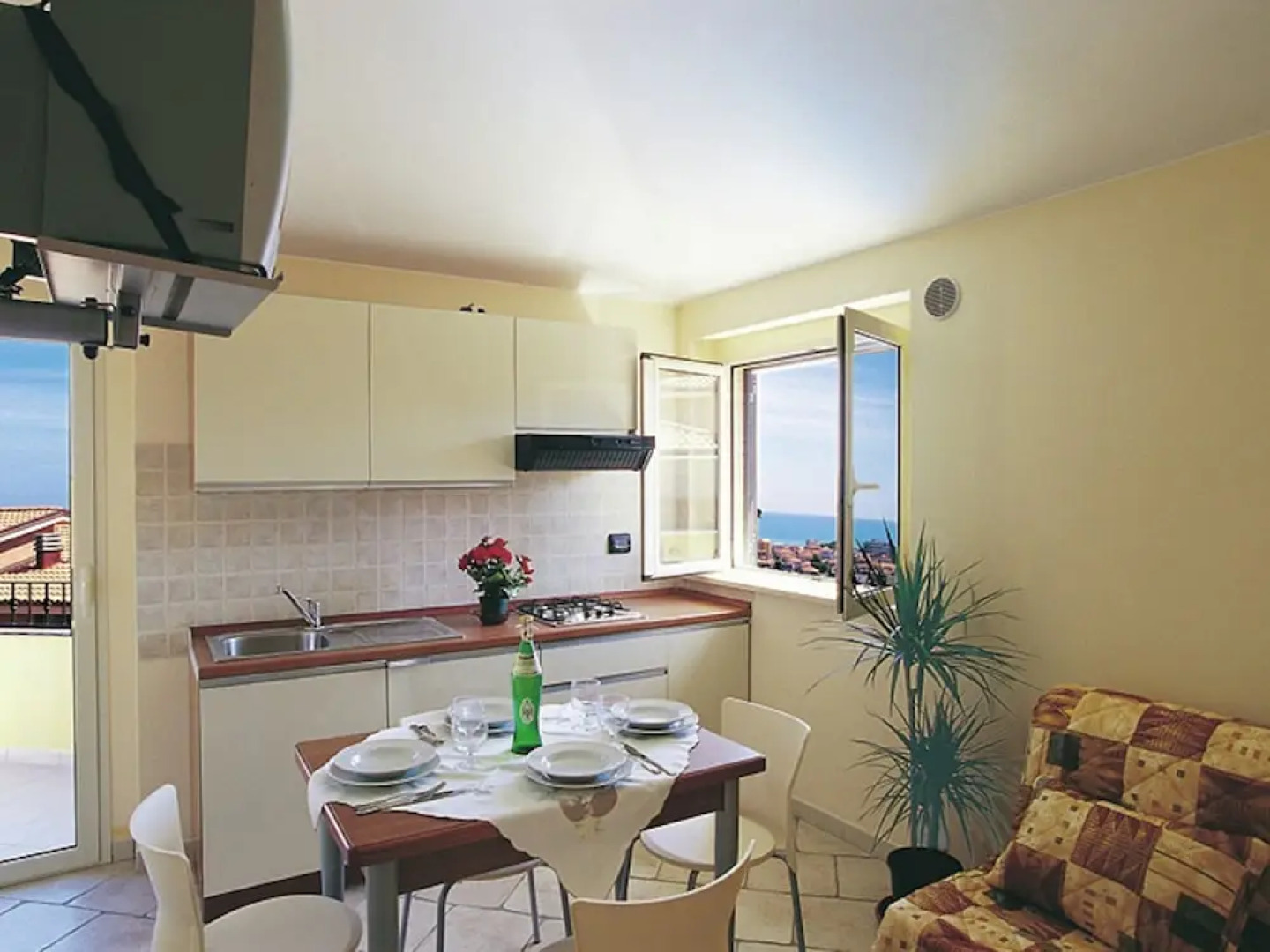 Lavish Holiday Home in Tortoreto With Pool