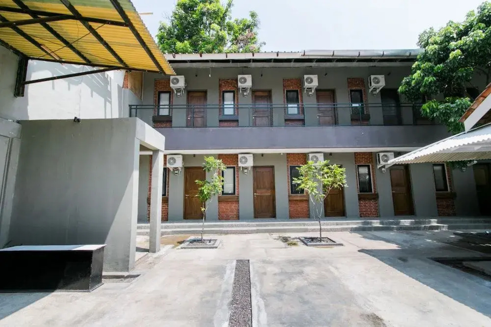 Oyo 1898 Louise Place