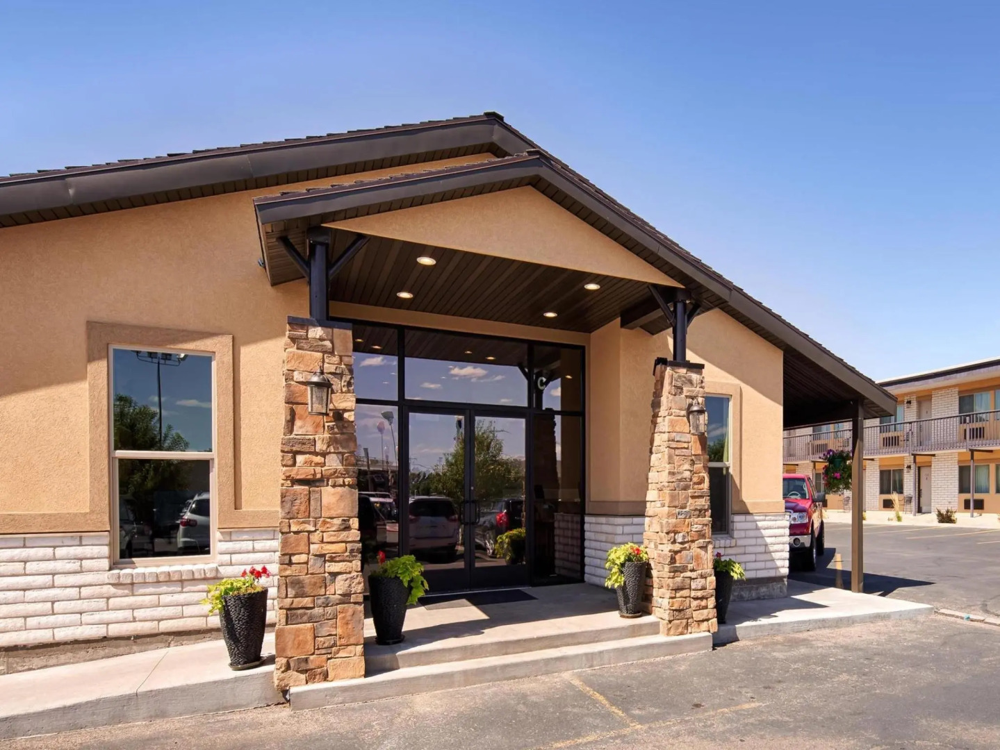 Dinosaur Inn & Suites