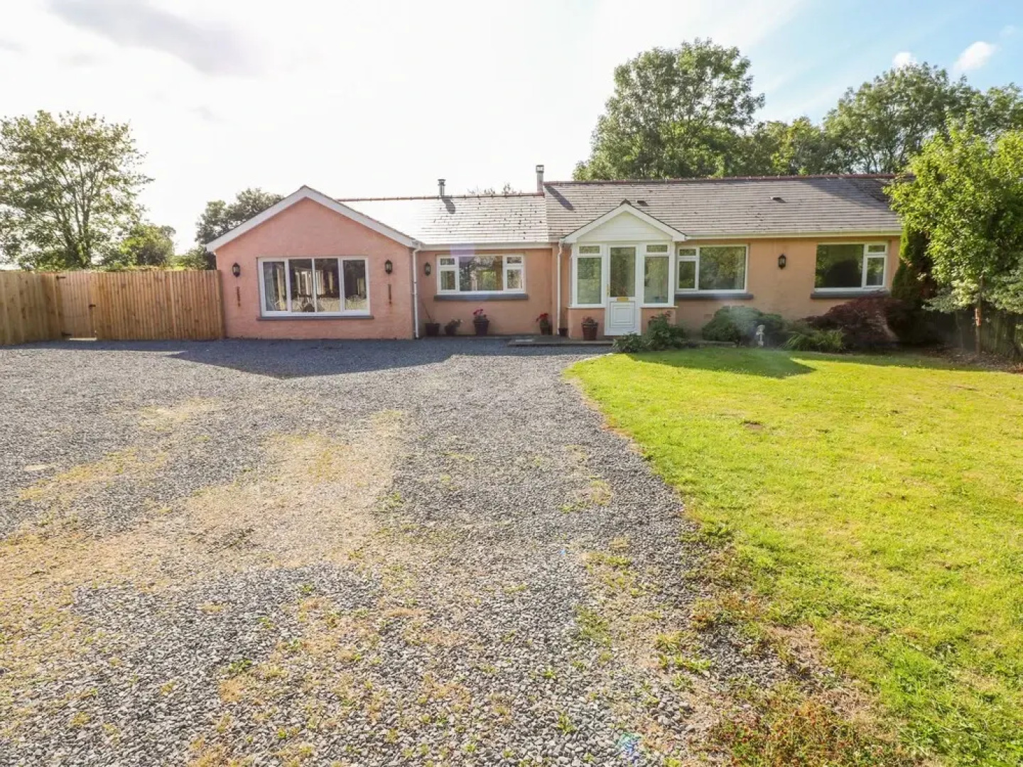 1 Homecroft Bungalows