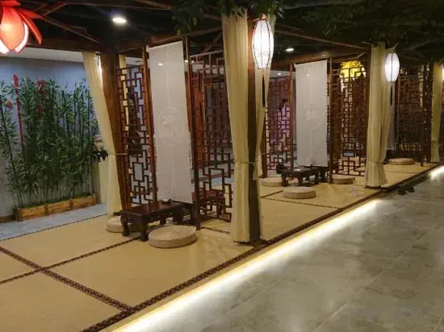 Heide Business Hotel, Ongniut Banner