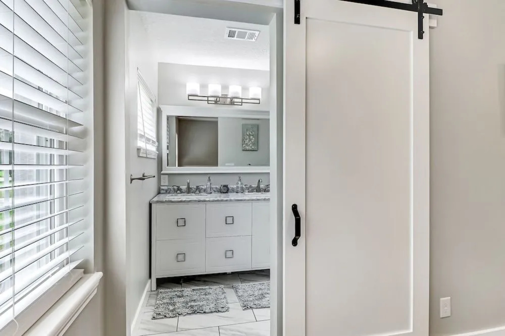 Private Pool Oasis, Walking Distance to the Beach