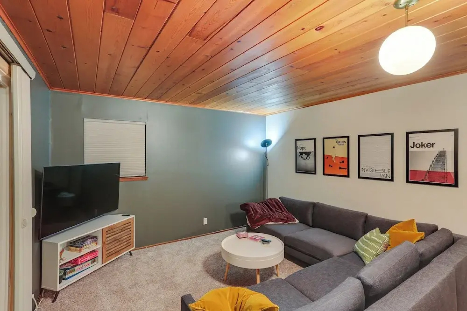 Crestline Cabin: Mountain Views & Fire Pit!