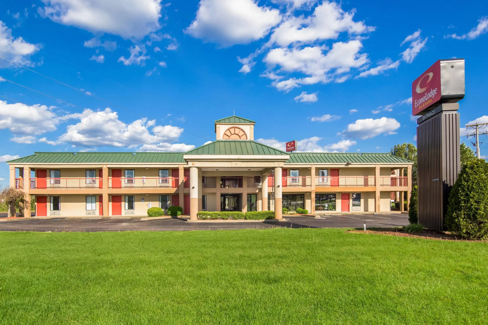 Econo Lodge Inn & Suites