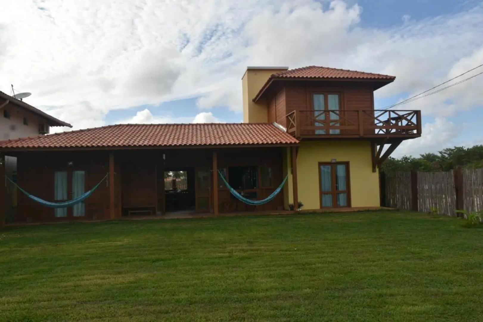 Tropical House Atins