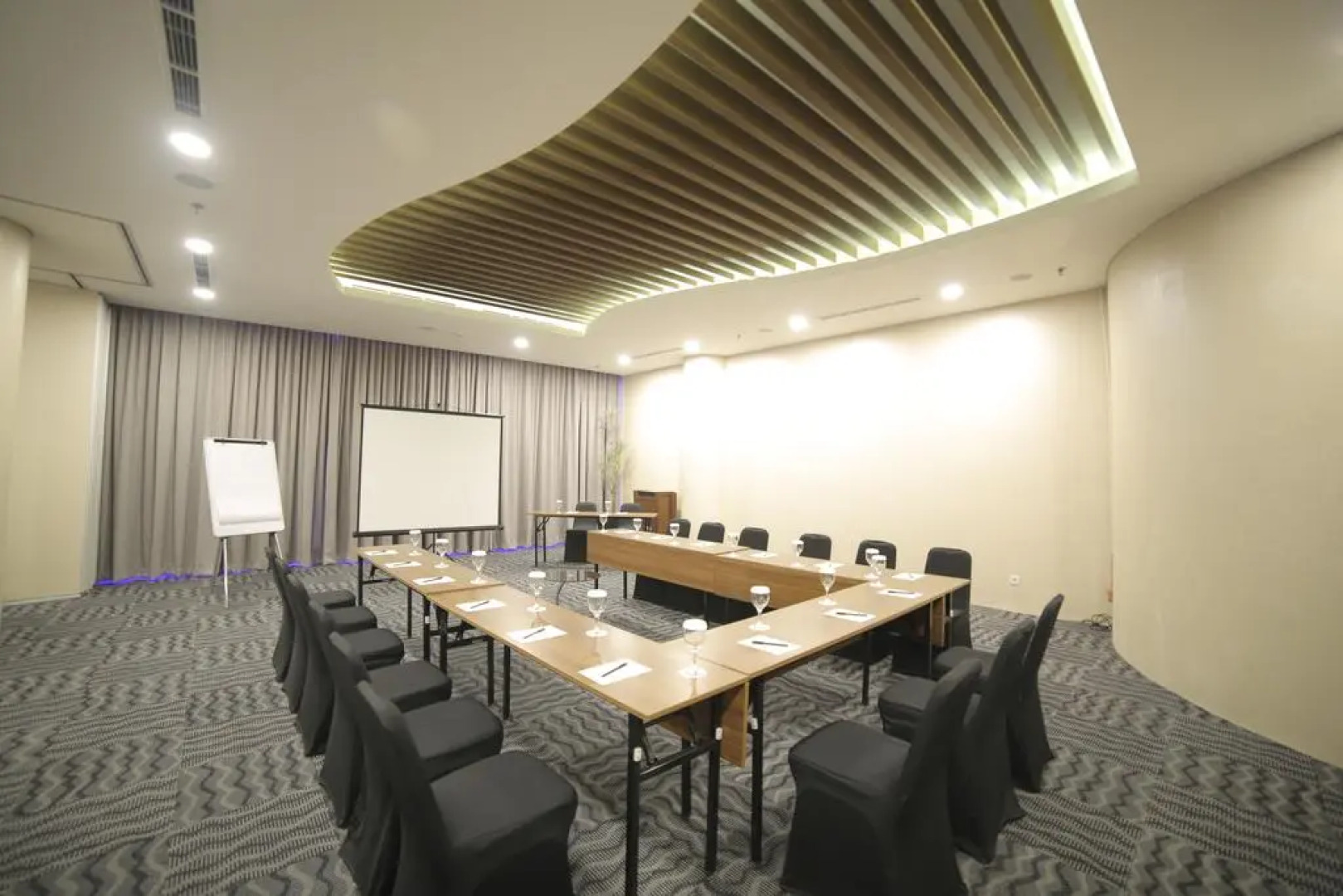 Ozone Hotel Pantai Indah Kapuk