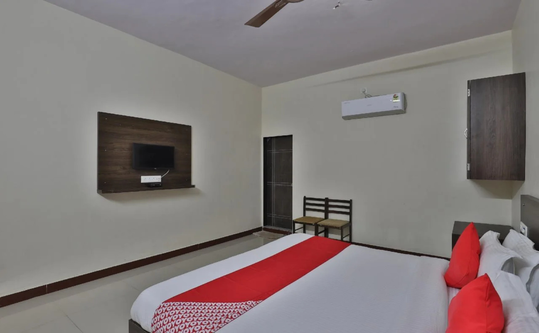 Capital O 24717 Raichura Farm Stay