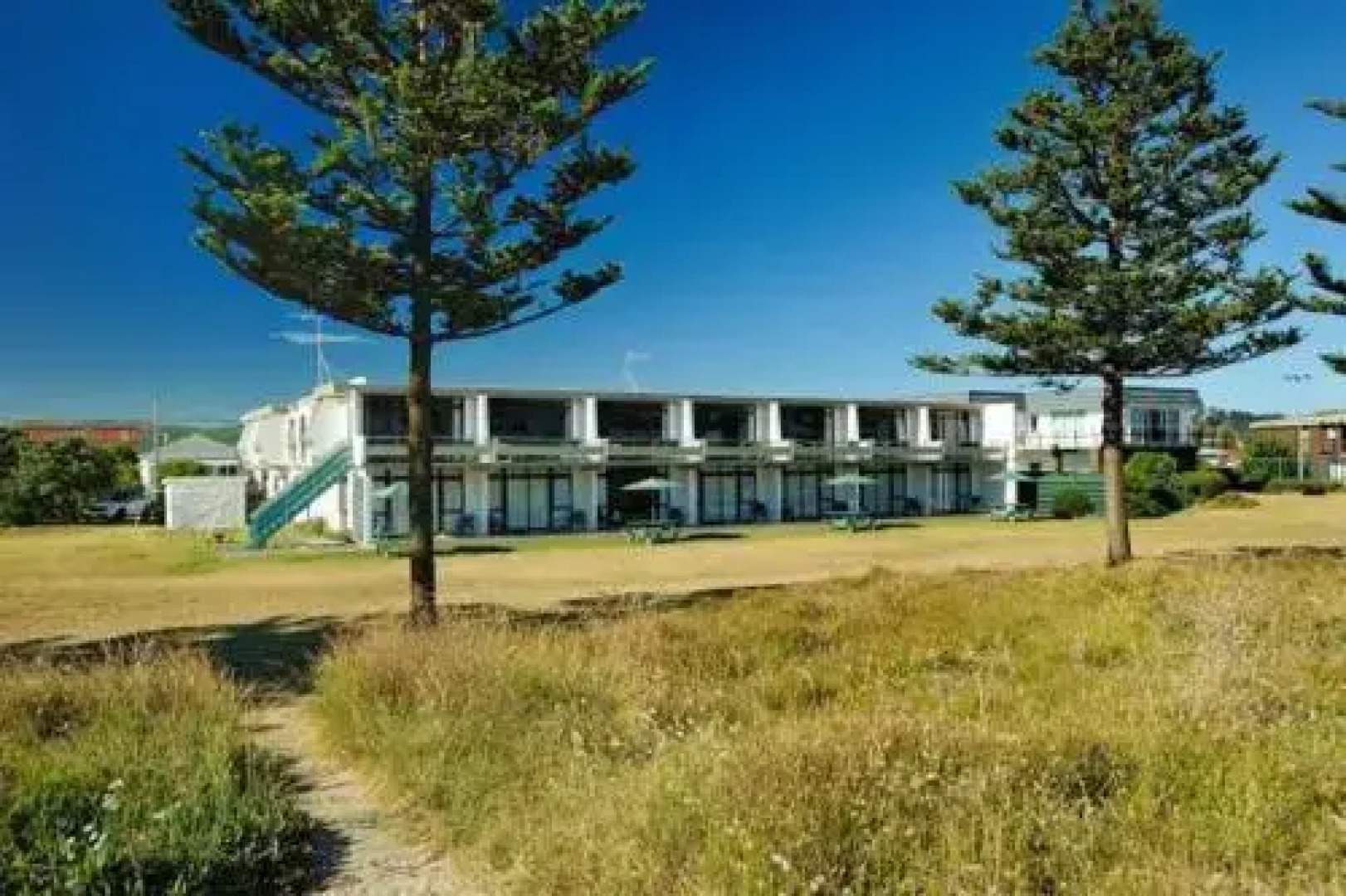 Whispering Sands Motel