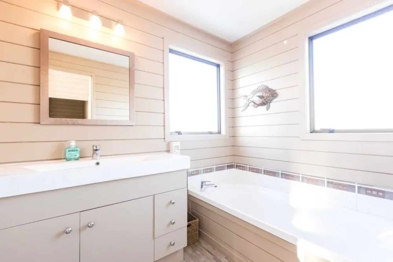 3 Bedroom Home with Harbour Views