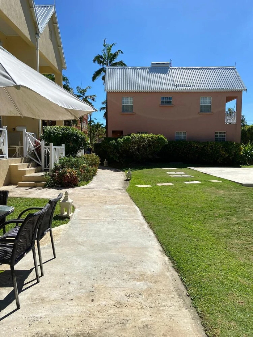 Inviting 2-bed Apartment West Coast Private