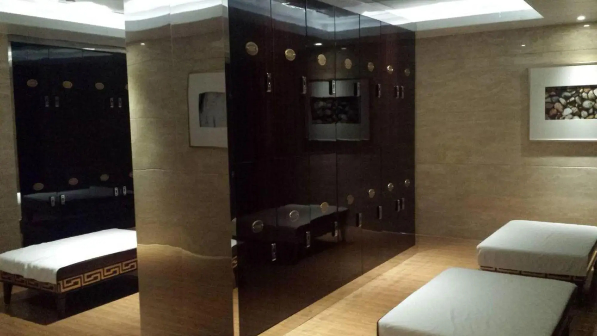 Licheng Ruixuan Hotel (Lingshi Xinjian East Street)