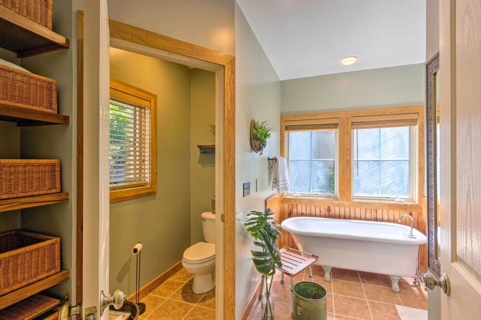 Mountain Air Condo w/ Deck & Views, Pets Welcome!