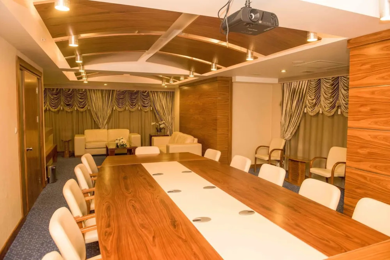 Ozgobek Ronesans Hotel De Luxe