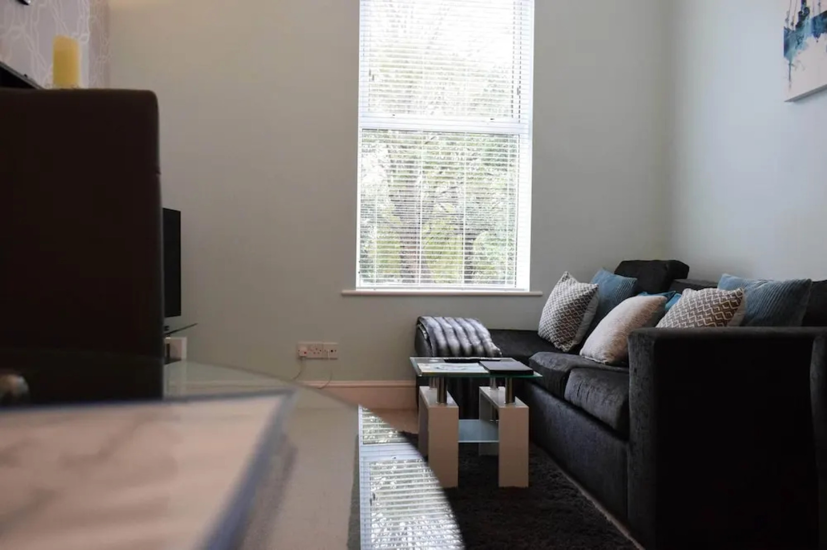 Higher Living-Professional Southsea Apartment