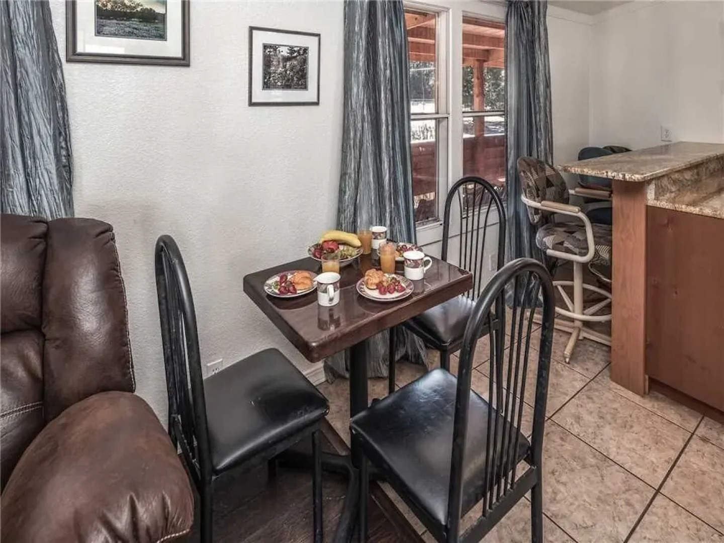 Eagle Creek Complex, Six Cabins, Indoor Heated Pool, Sleeps 28