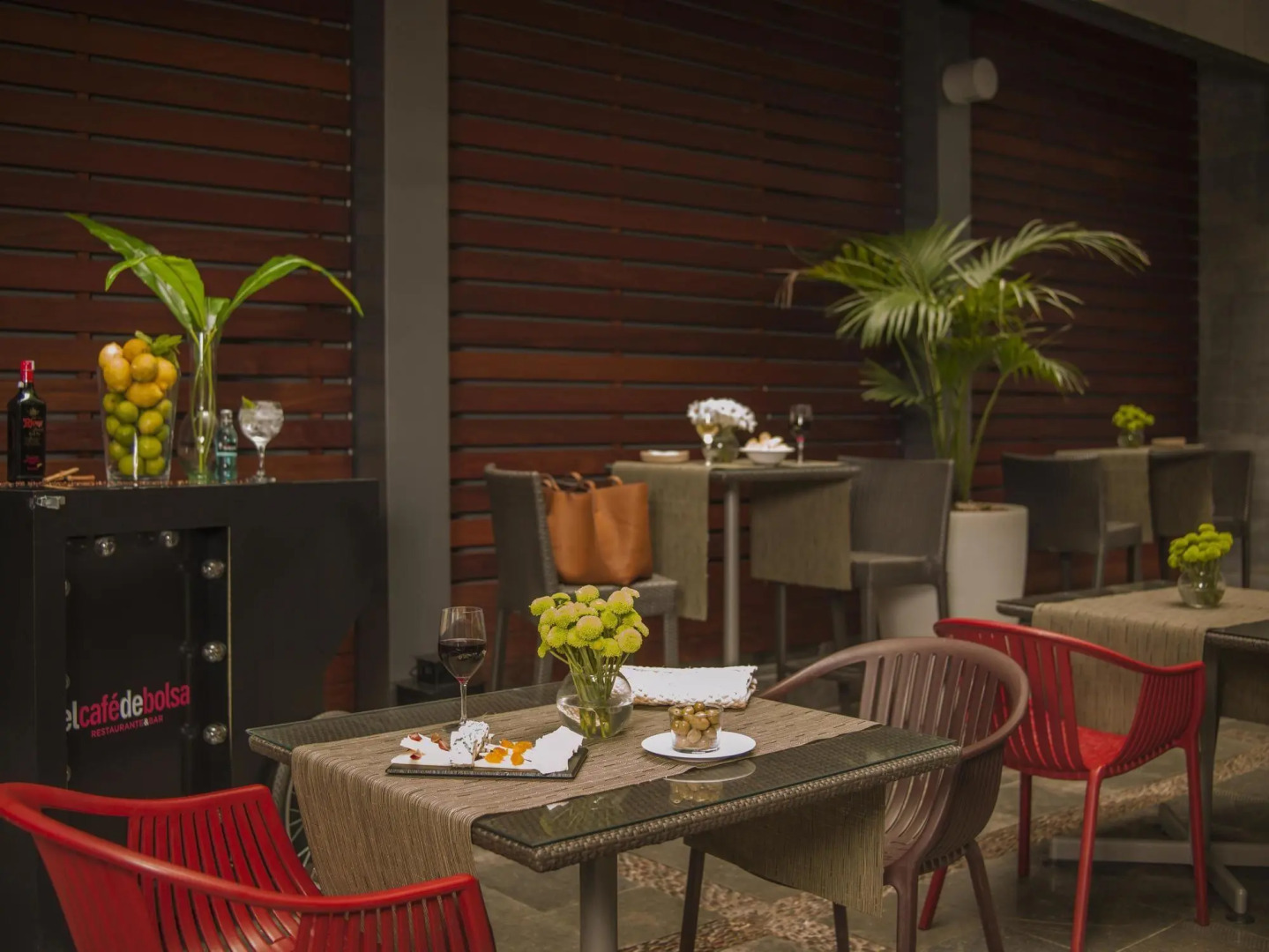 Отель Molina Lario