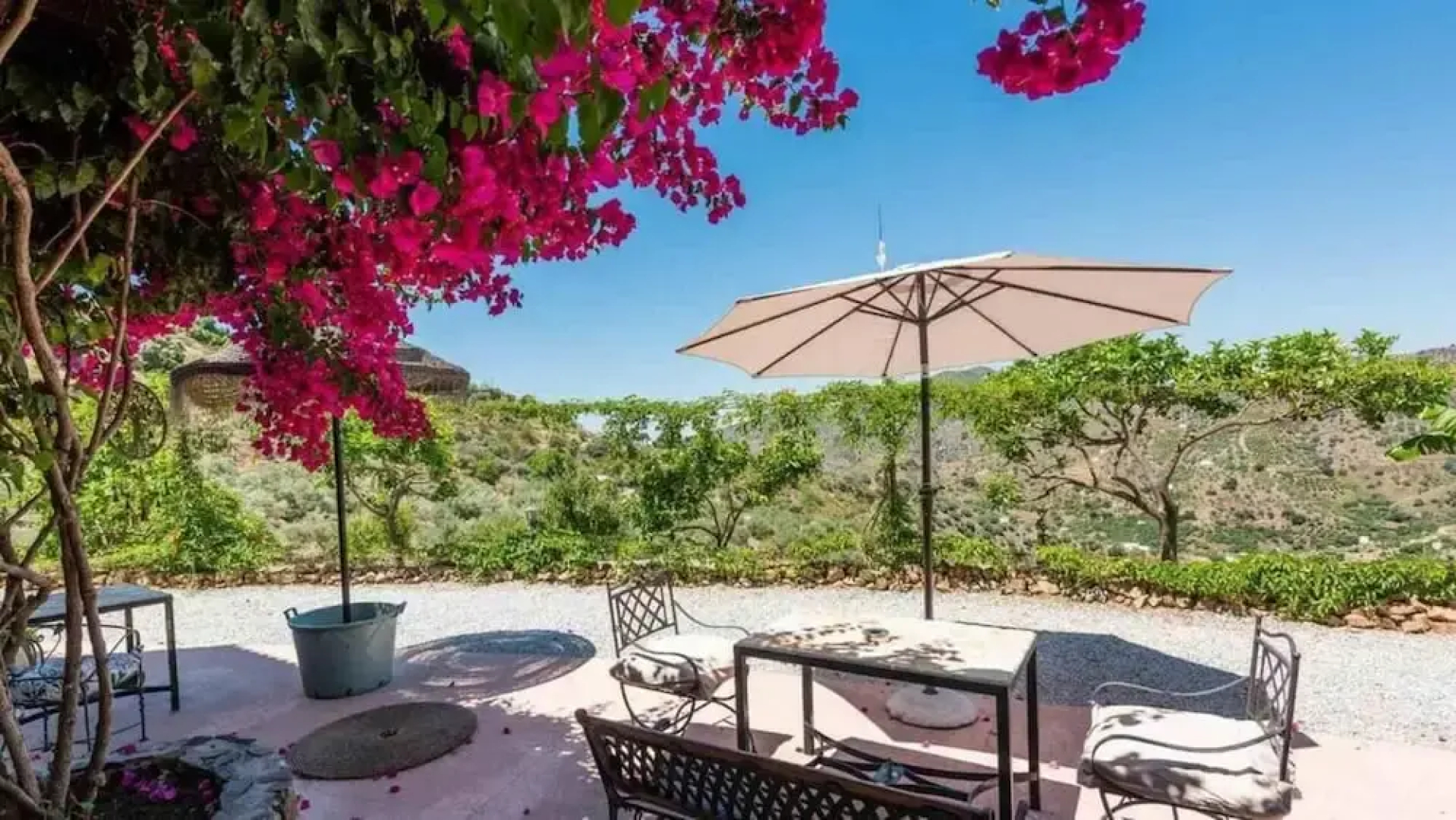 Sayalonga Villa Retreat With 7 Bedrooms